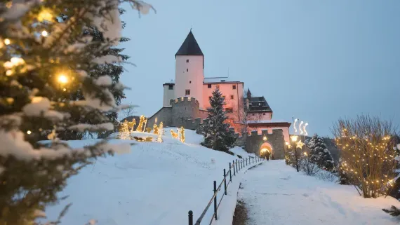 Burg Mauterndorf: Adventzauber in alten Gemäuern