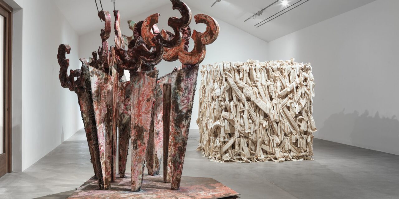 Kunstmeile Krems | Kunsthalle Krems: Phyllida Barlow: Wo Skulptur den Raum verändert