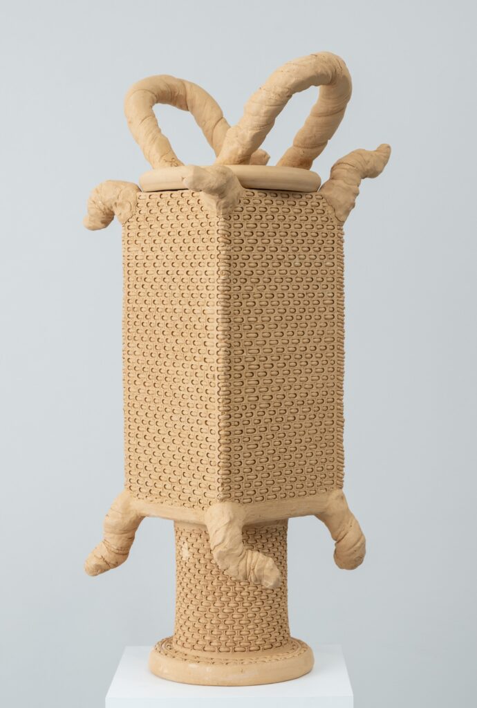 Kobina Adusah (* 1999), The Canopic Chest, 2025, Foto: Penguins Egg Studio, Courtesy Gallery FUMI